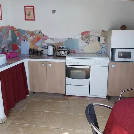 Villa 2-bed With Pool Garden & Parking Near