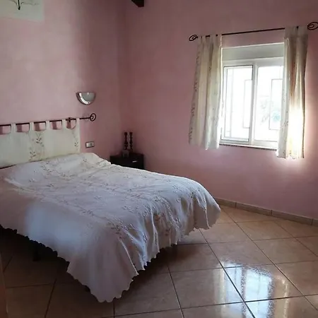 Villa 2-bed With Pool Garden & Parking Near *