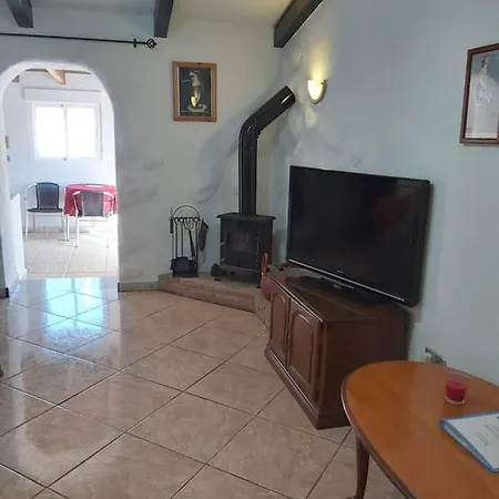 2-bed With Pool Garden & Parking Near * Serón